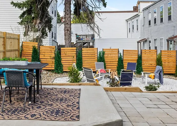 Сasa de vacaciones Chic With Large Private Yard! Hot Tub, Close To Downtown Pittsburgh