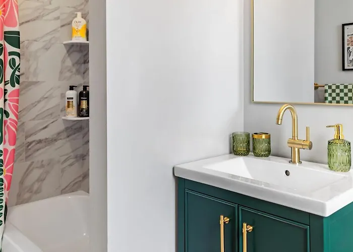 Сasa de vacaciones Chic With Large Private Yard! Hot Tub, Close To Downtown Pittsburgh