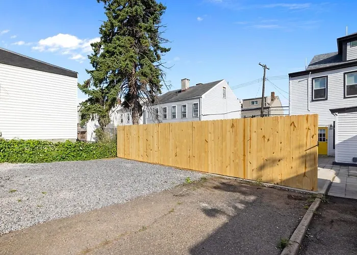 Chic With Large Private Yard! Hot Tub, Close To Downtown Сasa de vacaciones *