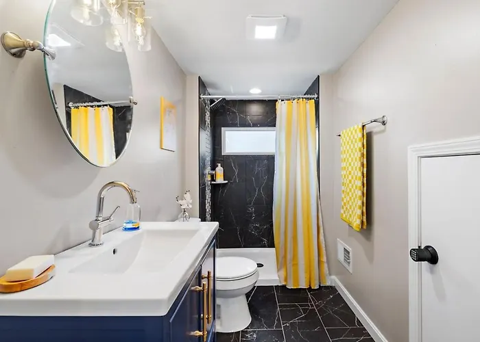 Chic With Large Private Yard! Hot Tub, Close To Downtown *