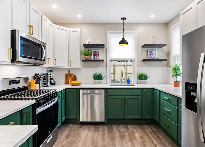 Chic With Large Private Yard! Hot Tub, Close To Downtown * Pittsburgh